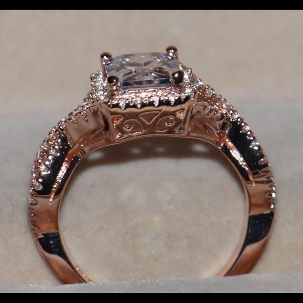 5⭐️’sVictoria Wieck Rose Gold 3ct Cushion Cut Ring - Picture 5 of 8
